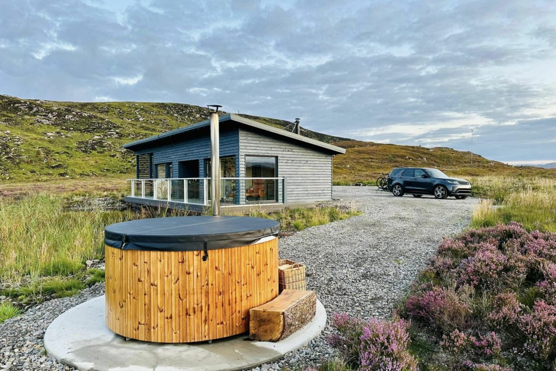 Loch na Beinne Moire Hot Tub External